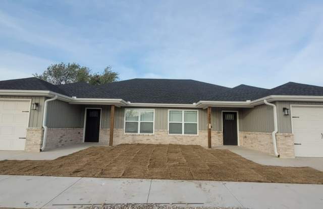 1840 W 23rd - 1840 West 23rd Street, Joplin, MO 64804