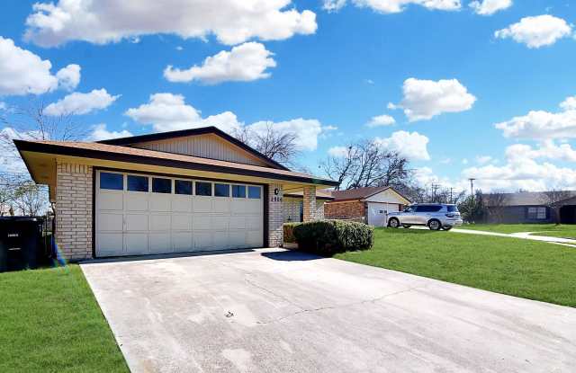 2806 Grasslands Dr Gallery 3