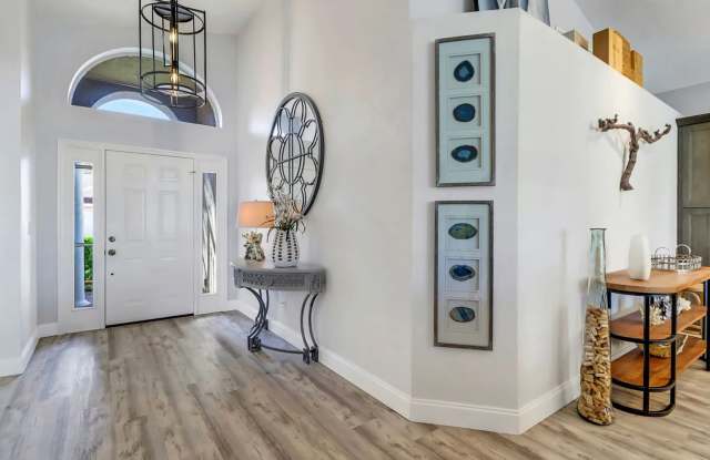 3-Bedroom Annual Rental With Private Pool & Lake Views | Pet-Friendly! Gallery 4