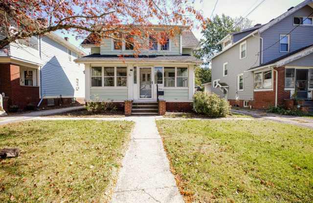 Spacious three bedroom home for rent with large back yard and two car garage on west end Gallery 1