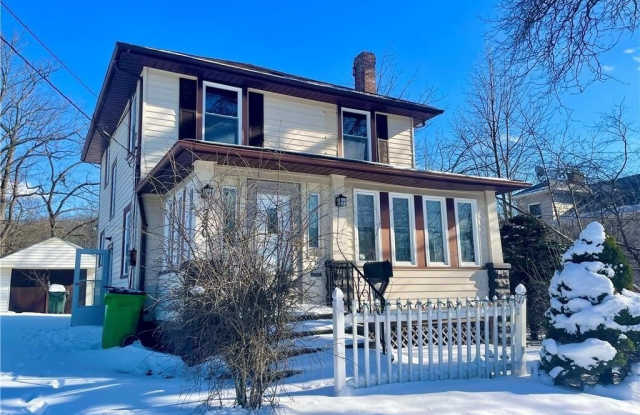 250 Center Road photos photos