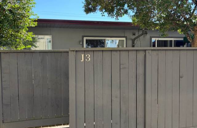 (690) Circle Court - 1 Bedroom / 1 Bathroom Gallery 4