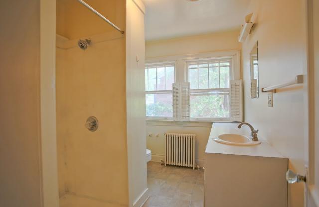 1017 Locust Avenue Gallery 1