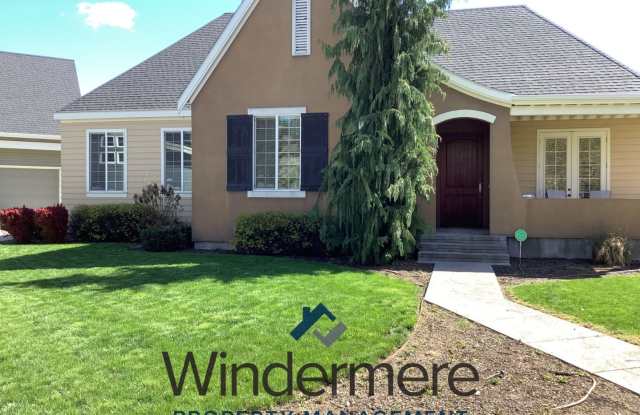 67 Kensington *Three Bedroom, Gas Fireplace, Double Car Garage, Stainless Steel Appliances* - 67 Kensington Drive, Walla Walla East, WA 99362