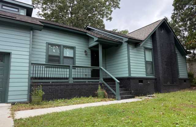 Spacious Living in a Convenient Summerville Location Gallery 3
