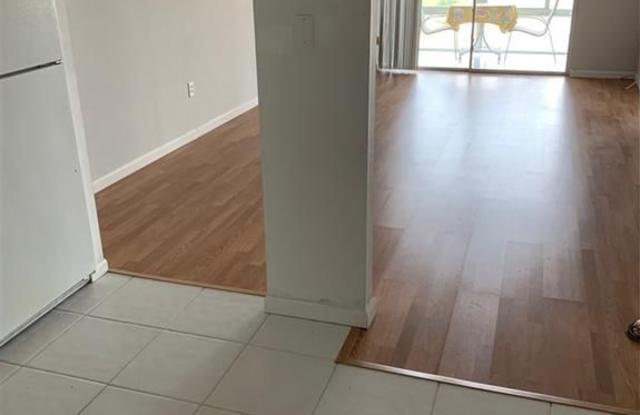 8220 SUNRISELAKES Gallery 2