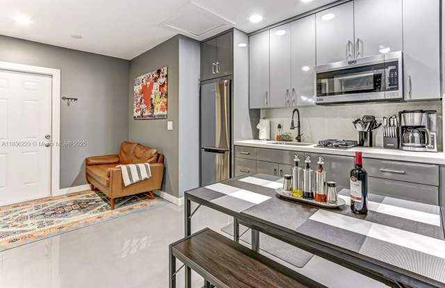 2302 Taylor St photos photos