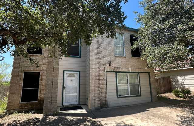 Beautiful 3 bedroom 2.5 full baths Plus Additional Room - 8411 Jaclyn Park, San Antonio, TX 78250
