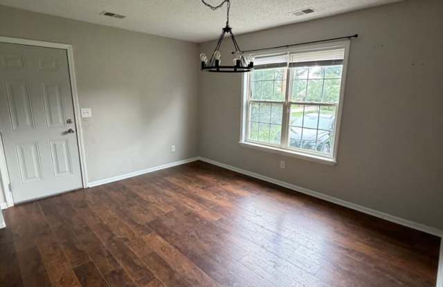 3 bedrooms, large lot, updated interior! Gallery 4