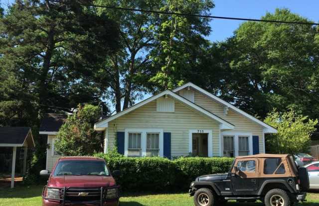 2 Blocks from Tech - Large 4 bed / 2 bath photos photos