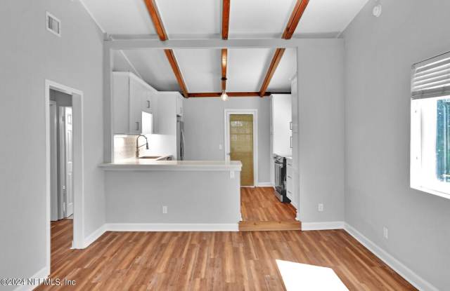 1813 SEMINOLE Road Gallery 4