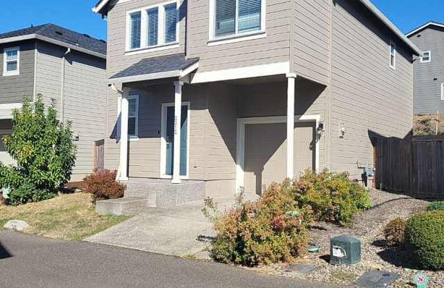Modern 3-Bedroom Home in Ridgefield – Fully Fenced Backyard & Garage Gallery 1
