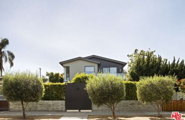 2137 Glyndon Ave photos photos