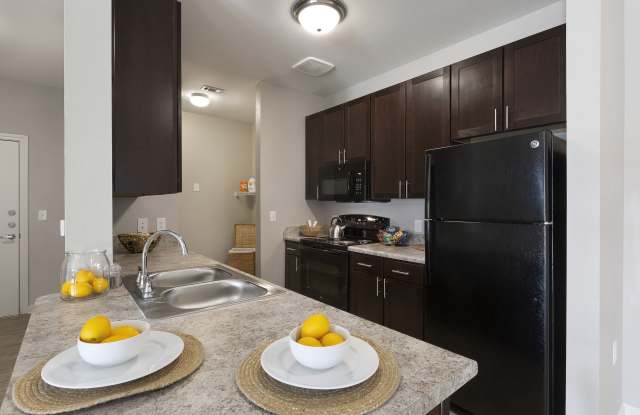 Pointe at Crestmont Apartments - Affordable Housing Gallery 3