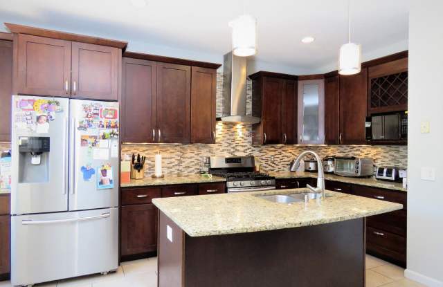 20601 GLENMERE SQUARE Gallery 2