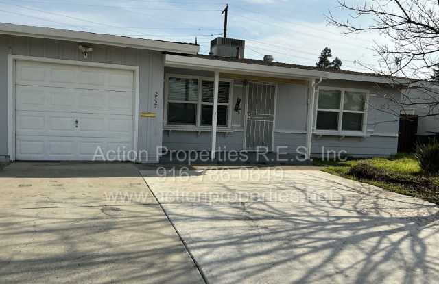 Close to Freeway, Shopping Single Story 2 Bedroom 1 Bath Large yard 1 Car Garage Drought Resistant Front Yard photos photos