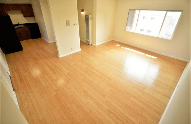 2p008 - Lake View East Gallery 4