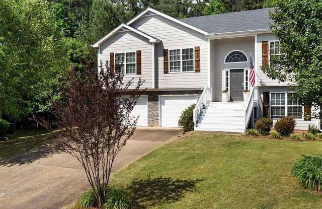 Gorgeous Newly Renovated and Sprawling Yard photos photos