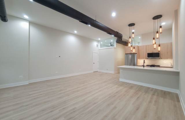 3829 N Southport Gallery 4