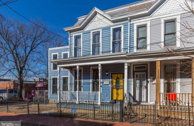 1220 PLEASANT STREET SE Gallery 2