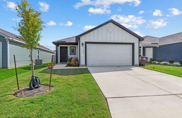 Move-In Ready in Hidden Oasis! photos photos