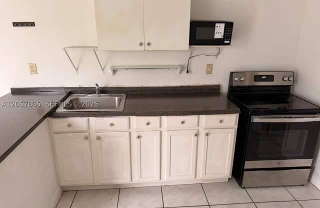 9815 SW 51st Ter photos photos