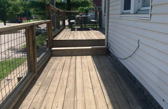 ***AVAILABLE AUGUST 2027*** 5 Bed 2 Bath house. Close to business school. Excellent Location! Gallery 4