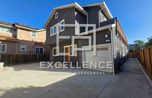 Brand New Build, 2800+SF, 6/6.5 - All Bedrooms Are Master Bedrooms - Wrap Around Deck, Beautiful Inside! Gallery 1