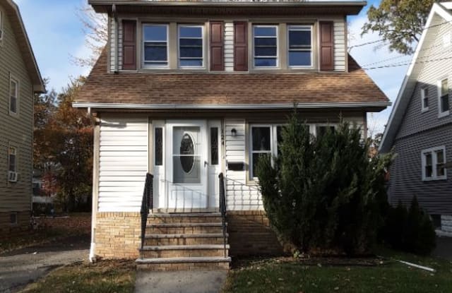 124 w 8th - 124 West 8th Avenue, Roselle, NJ 07203