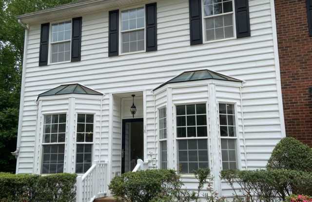Renovated 3 bed, 2.5 bath townhome in Hope Valley Farms with internet/cable included! photos photos