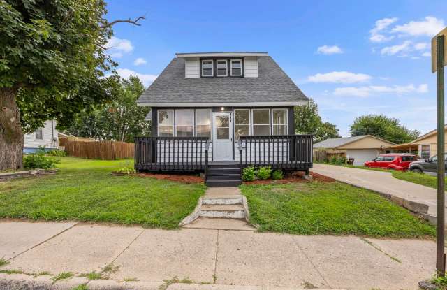 Remodeled 3-bedroom, 1-bath home in Marshalltown, IA photos photos