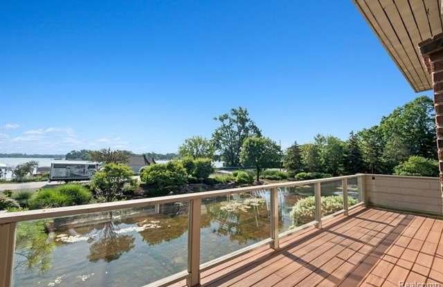 3782 PINE LAKE KNOLL Drive Gallery 3