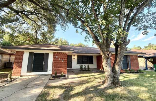 Beautiful and Spacious 4/1 Near Northside Elementary! photos photos