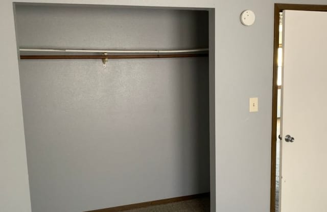 125 Western Ave - Apt 3 Gallery 1