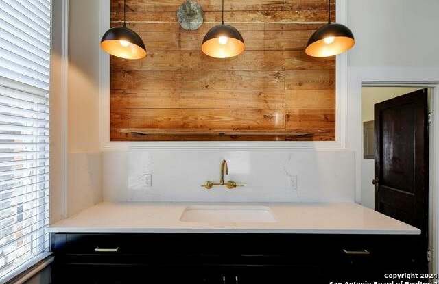 423 W Woodlawn Ave photos photos