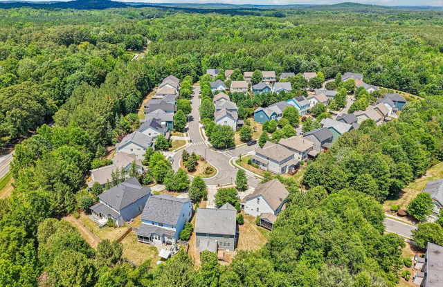Spacious 4-Bedroom Home with Screened Porch & Peaceful Natural Setting Gallery 3