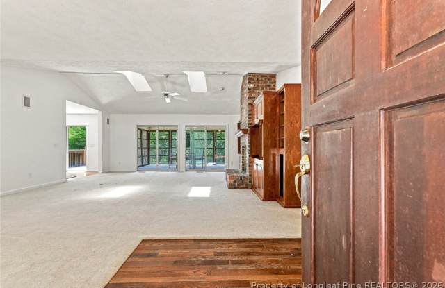 709 Essex Court Gallery 4