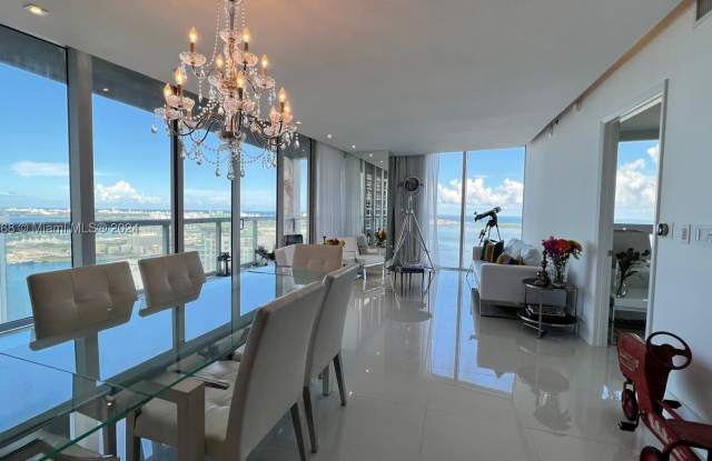 495 Brickell Ave Gallery 4