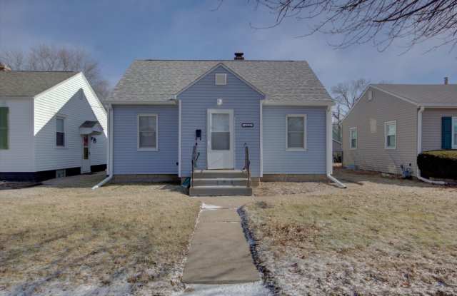 Charming 2 bed bungalow photos photos