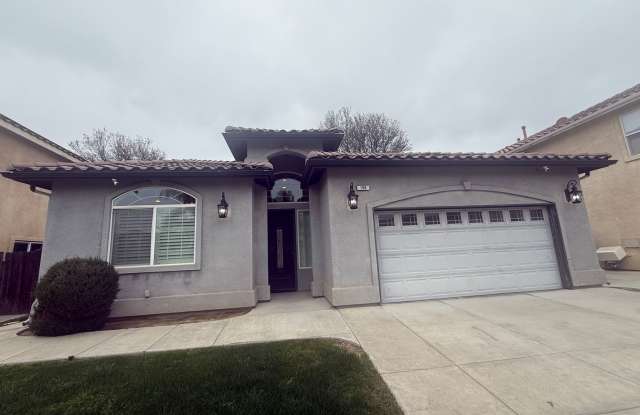 2-Bedroom, 2-bathroom single level home located in Country Club Villas in Lemoore, CA! photos photos