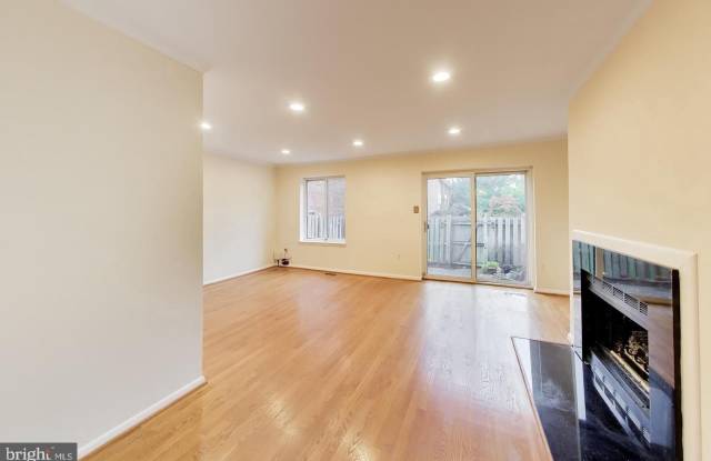 7423 BLAIR Road NW Gallery 2