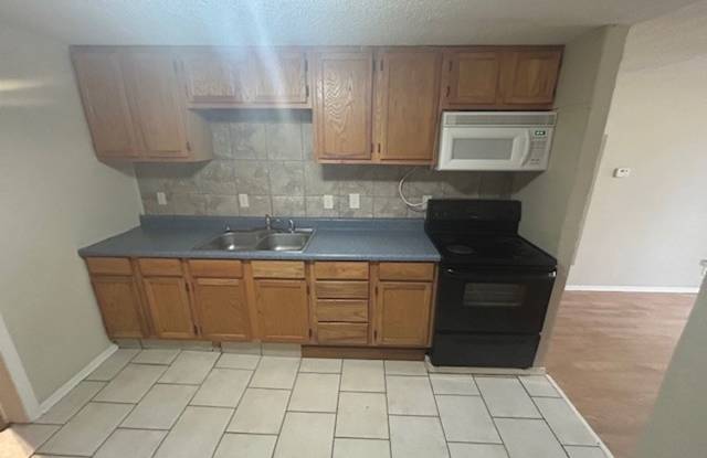 1024 S Edgemoor - 3 Bedroom, 1 Bathroom Home with 1 Car Garage - $995 Gallery 1