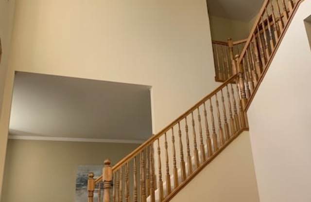 715 EAGLE BROOK Lane Gallery 2