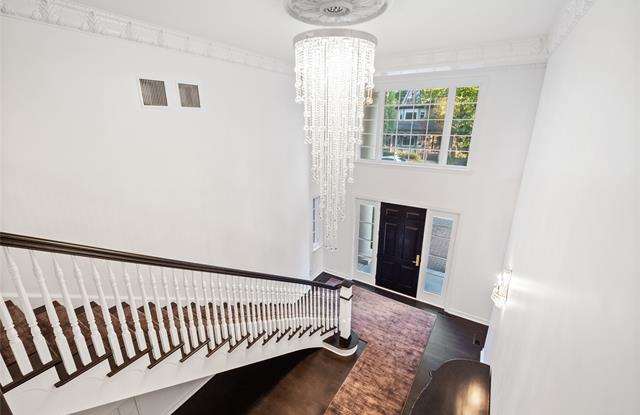 550 W BROWN Street Gallery 2