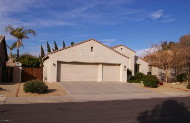 320 W ROADRUNNER Drive Gallery 3