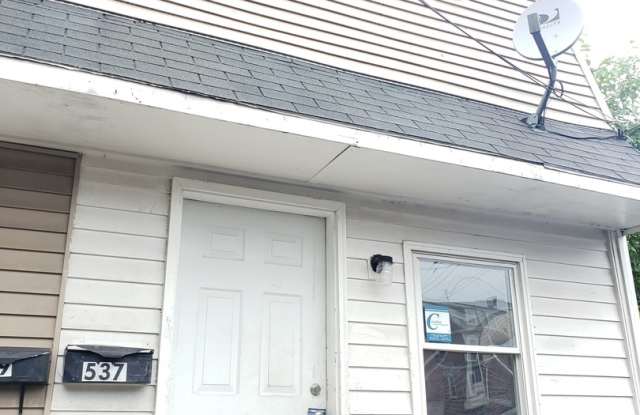 Charming 2Bed/1Bath Semi-Detached Home in Allentown! photos photos