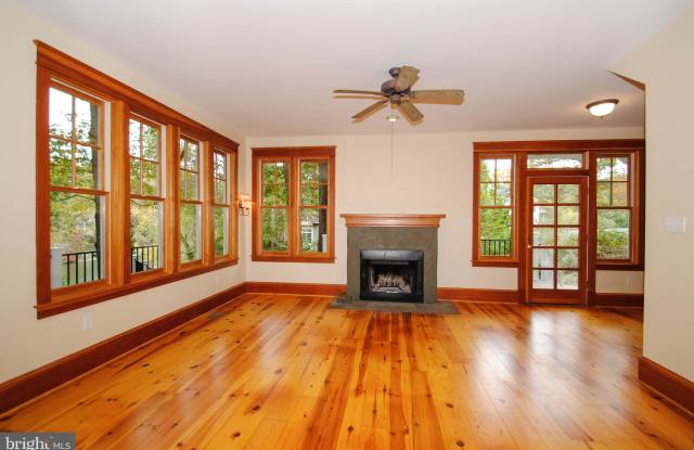 1808 SHORE DRIVE Gallery 3