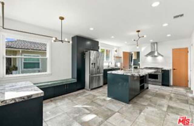 6107 Longridge Avenue Gallery 3