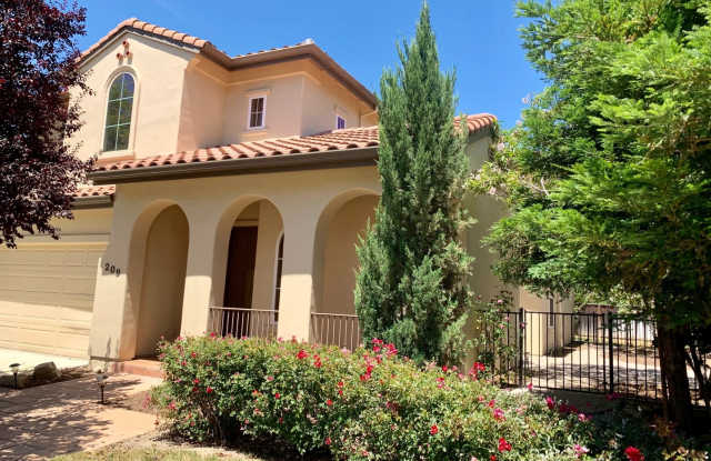 Prestigious 4 Bedroom, 3 Bathroom Home **DO NOT DISTURB TENANTS** Gallery 1