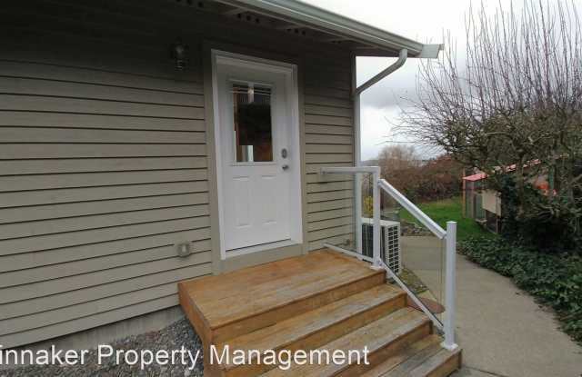 2715 Soundview Dr W Gallery 2
